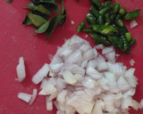 A picture of step 1 of Kanda poha.