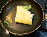 Foto langkah ke 5 dari resep Tortilla Wrap With Smoked Beef And Chicken Burger.