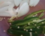 Foto del paso 2 de la receta: Longaniza con rajas y huevo 🇲🇽😋