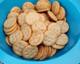 A picture of step 3 of Spicy Ranch Ritz Crackers.