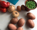 Foto del paso 1 de la receta: Patatas guisadas con albóndigas caseras, en olla exprés