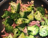 Foto del paso 2 de la receta: Brócoli con salteado de ajos y bacon