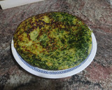 Foto del paso 9 de la receta: Tortilla de patatas cebolla caramelizada y espinacas