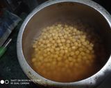 A picture of step 2 of Chawal with white chana.