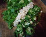 Foto langkah ke 3 dari resep Tumis tuna pedas.