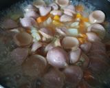 Foto langkah ke 5 dari resep Sup Makaroni Sosis.