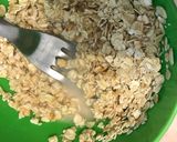 Foto del paso 1 de la receta: Galletitas de avena al microondas sin gluten (con coco, pasas y miel)