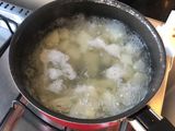 Bombas de papa con corazón de queso