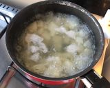 Foto del paso 1 de la receta: Bombas de papa con corazón de queso