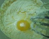 Foto langkah ke 2 dari resep 526.BoterKoek - Dutch Butter Cake 1 telur.