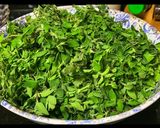 صورة لخطوة 1 من وصفة تتبيله سلطه الزعتر الاخضر 💚