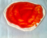 Foto del paso 4 de la receta: Pizza casera de lo que tengas en la nevera