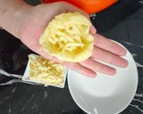 Foto langkah ke 4 dari resep Korean Cheese Potato Pancake.