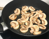 Foto del paso 5 de la receta: Pizza de masa quebrada con soja texturizada y champiñones 🍄