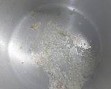 A picture of step 4 of Singaporean rice noodles.