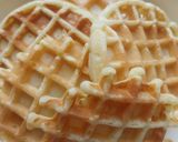 Foto langkah ke 3 dari resep Strawberry Waffle.