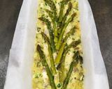 Foto del passaggio 8 della ricetta Terrina di asparagi zucchine curcuma e pane croccante