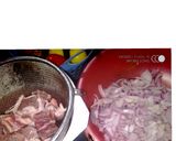 A picture of step 2 of آلو گوشت.