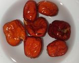 Hình bước làm 2 của món Ăn dặm cho bé: Yến chưng táo đỏ - lá dứa - hạt chia
