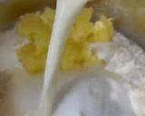 Gambar langkah 6 resipi Roti kentang kastard.