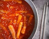 Foto langkah ke 3 dari resep Tteokbokki (Korean spicy rice cake).