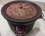 Hình bước làm 4 của món Cháo đậu đen hạt sen hầm xương bằng nồi nấu chậm