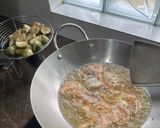 Foto langkah ke 2 dari resep Terong Udang Buncis Balado Hijau.
