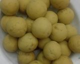 Foto langkah ke 3 dari resep Bola-Bola Ubi Isi Coklat.