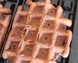 A picture of step 4 of Chocolat waffles.
