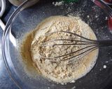 Foto del paso 2 de la receta: Pollo relleno con salchichas y empanado especial
