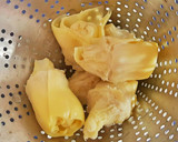 Foto del paso 4 de la receta: Alcachofas con bimi al ajillo