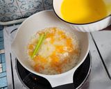 Foto langkah ke 4 dari resep Mpasi Nasi Telur [Cepat dan Mudah].