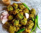 A picture of step 4 of Methi na gota / Methi pakoda.