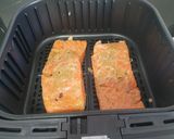 Foto del paso 2 de la receta: Salmón en freidora de aire Cosori, agridulce con brotes de wasabi