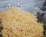 Foto langkah ke 3 dari resep Mie Goreng Superior.