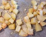 A picture of step 2 of Patate cacio e pepe.