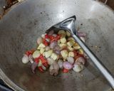 Foto langkah ke 3 dari resep Oseng Bawang Telur.