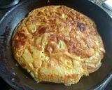 Foto del paso 4 de la receta: Tortilla de papas con jamón y queso
