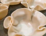 Foto del paso 2 de la receta: Canastitas de cebolla, roquefort y jamón