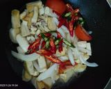 Foto langkah ke 3 dari resep Oseng Tahu Jamur Pedas.