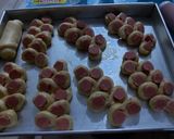 Foto langkah ke 6 dari resep Pizza Cutterpillar Bread.