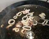 Foto del paso 4 de la receta: Arroz con bogavante, cigalas y calamar