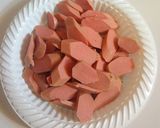 Foto langkah ke 2 dari resep Tumis Brokoli Sosis.