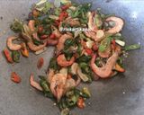 Foto langkah ke 2 dari resep Tumis Udang Pedas.