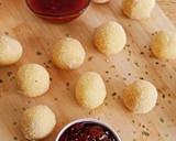 Foto del paso 10 de la receta: Bolitas fritas de provolone con mermelada de piquillos
