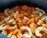 Une image de l'étape 3 de RISSOLÉ DE CREVETTES ET PATATES DOUCES À L'AIL DES OURS AU COOK EXPERT.