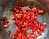 รูปขั้นตอนการทำที่ 2 ของ 🍓แยมสตรอว์เบอร์รี่แบบง่ายๆ สูตรทานหวานแล้วไม่รู้สึกผิด🍓