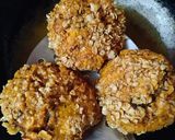 A picture of step 5 of Peri Peri mushroom oats fritters.