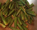 A picture of step 5 of Dahi Bhindi.