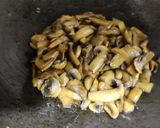 মাশরুম কষা (mushroom kosha recipe in Bengali) রেসিপির ধাপ 2 ছবি